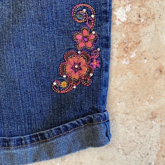 Arizona Jeans Denim Bermuda Shorts Womens 16.5 Pink Floral Embroidered stretch - Picture 5 of 14